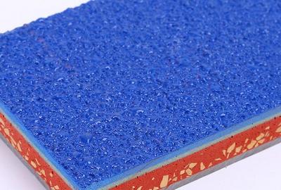 自結(jié)紋塑膠跑道 現(xiàn)代運(yùn)動(dòng)場(chǎng)地的優(yōu)質(zhì)選擇